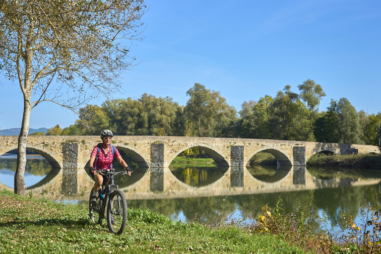 Från Lucca till Pisa E-BIKE Tour + upphämtning och avlämning med Van