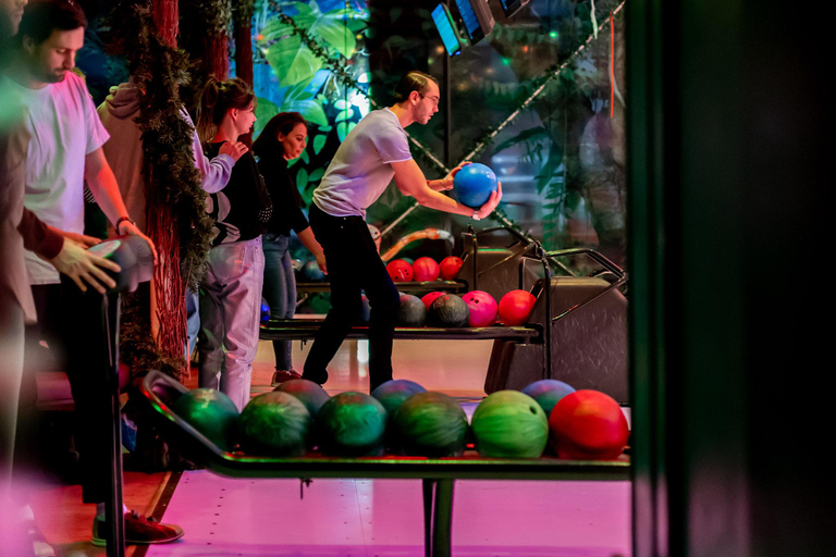 Amsterdam: 1-uur LED Bowling Experience bij Aloha AmsterdamAmsterdam: 1 uur lang LED-bowlingervaring