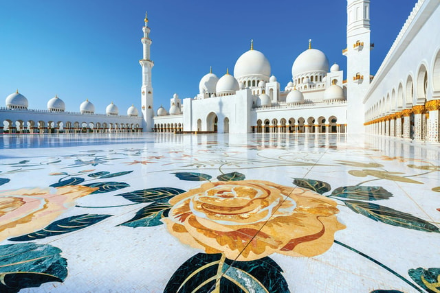 Dubai Tour: Sheikh Zayed Mosque & Dates Market in Abu Dhabi