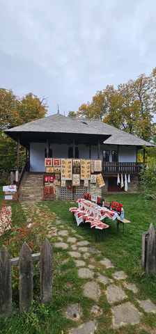 Bucharest short tour Hop-on hop-off format live tourguide