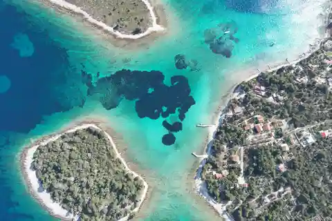 From Split: Trogir & Blue Lagoon Boat Tour with Snorkeling