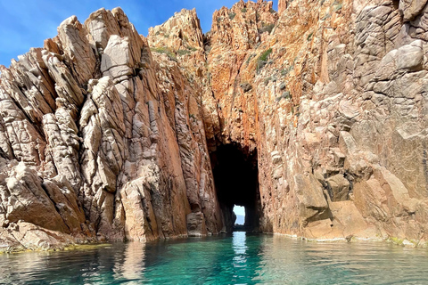 Sangria/Carga: Calanques de Piana Capo en Rosso semi-rigidoDe Cargèse: Calanques de Piana Capo Rosso Natação