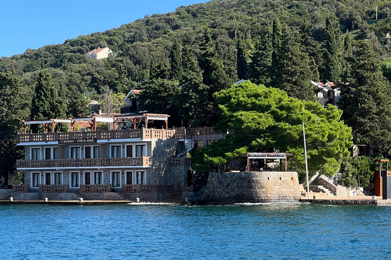 Azure Paradise : visite en bateau de la grotte bleue et de la baie de Kotor