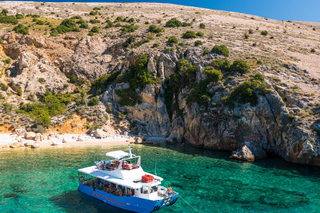 Punat:Golden Beach & Plavnik Boat Tour-Swimming & Snorkeling