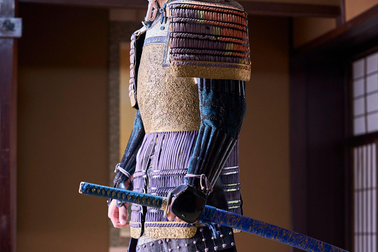 Kanazawa: Samurai Armor Experience with Professional Photos