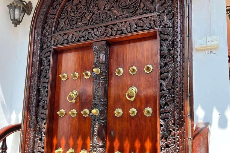 ZANZIBAR: Stone Town, snorkling + sjöstjärnor och havssköldpaddorVIKTIGT: TRANSFER INGÅR INTE I DET ALTERNATIV DU VÄLJER