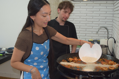 Madrid: Seafood Paella Masterclass Near Sol with Drinks Included