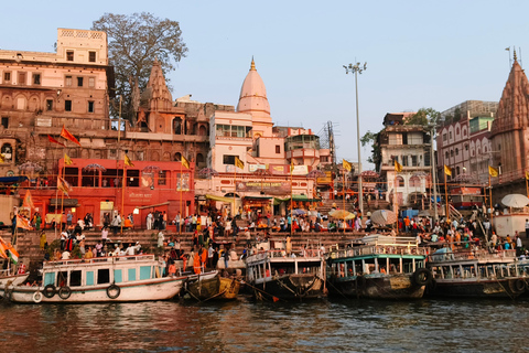 Varanasi : 4 heures de visite matinale (lever du soleil, cérémonie, temple, bateau)