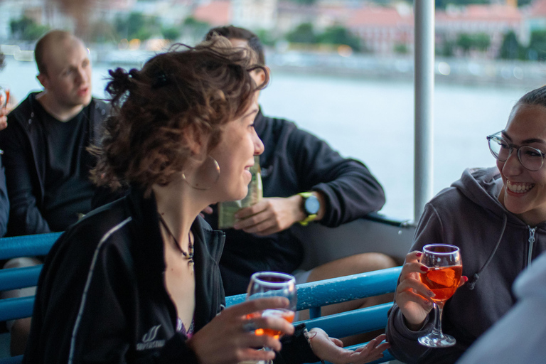 Budapest: Unlimited Prosecco Sightseeing Cruise Unlimited Prosecco and Aperitivo Spritz Crusie