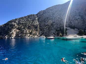 Faliraki: Passeio de barco para Anthony Quinn e as cavernas com bebidas