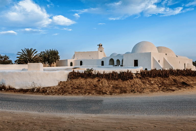 Romantic &amp; Authentic: 90-Min Horse Carriage Tour