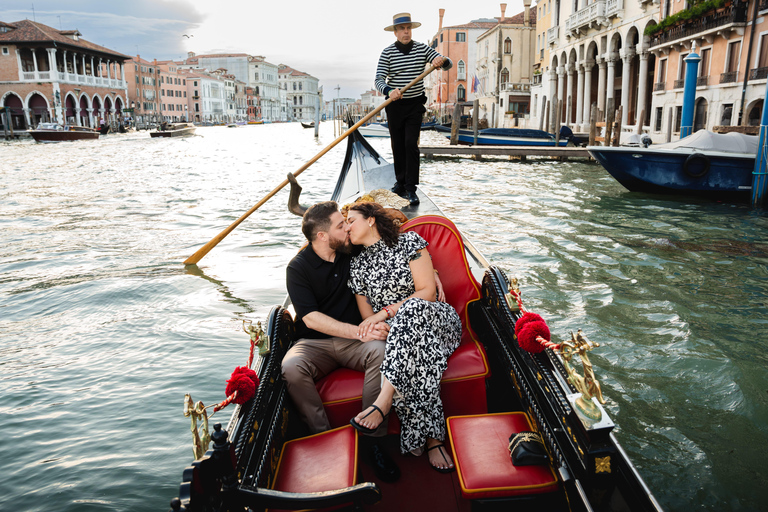 Venice With Professional Photographer Express Photoshoot in Rialto