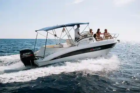 Exklusive Motorboot-Tour vom Hafen von Ciutadella