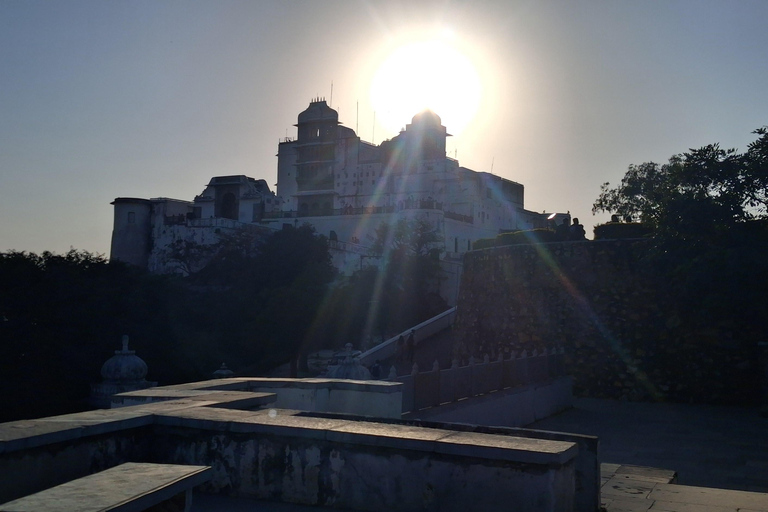 Monsoon Palace visit with Hotel Pickup-dropoff All Inclusive Guided Hiking at Monsoon Palace with Lunch