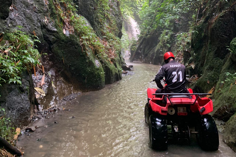 Ruta en quad por Bali con túnel y cascadaQuad individual sin traslado