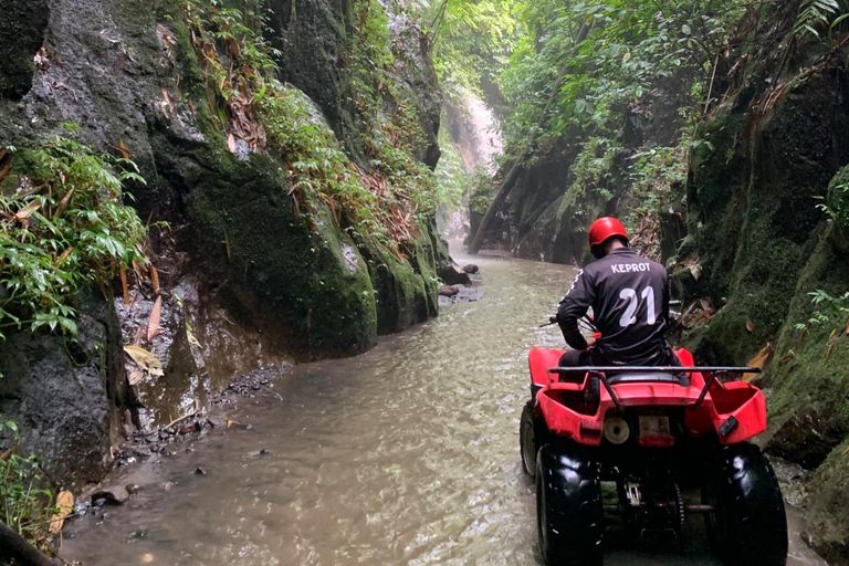 Ruta en quad por Bali con túnel y cascadaQuad individual sin traslado