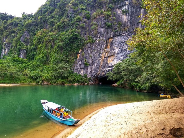 1-Day Discover of Wonderful caves Phong Nha and Paradise