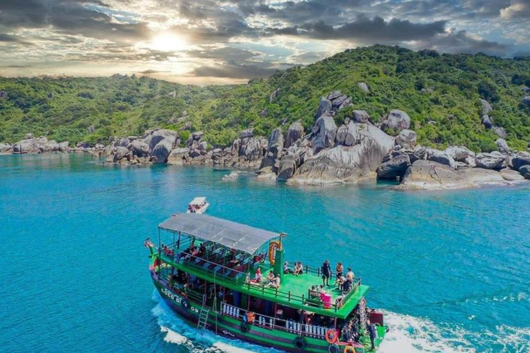 Snorkling och sightseeing på Cham Island