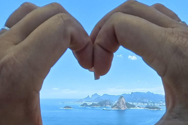 Niterói: Tandem Paragliding Flight with Luciano Miranda – No prior training required. Niterói: Tandem Paragliding Flight with Luciano Miranda – No Training Required