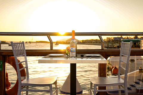 五星级码头多哈晚餐游船之旅，附带现场娱乐表演日落码头游船之旅，享受现场娱乐表演及小吃