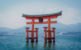 Hiroshima: Peace Memorial, Itsukushima and Miyajima Tour