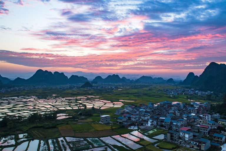 Yangshuo: tour all&#039;alba sul monte Xianggong e rafting sui bambù