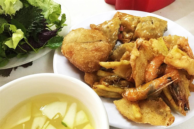 Hanoi: Old Quarter Street Food Tour with 12+ Tastings Small group tour with meeting point and spa experience