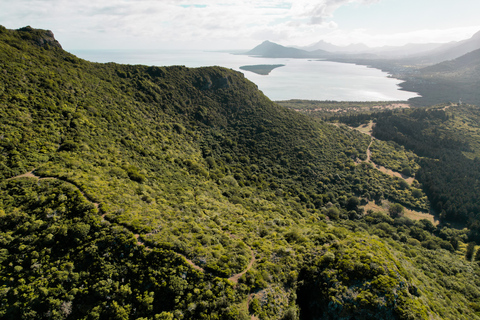 Mauritius: Le Morne Mountain Guided Sunrise Hike and ClimbLe Morne Mountain Sunrise Hike &amp; Climb