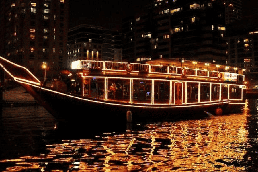 Dubai: Dhow Cruise Dinner auf dem Creek, Marina mit Oberdeck
