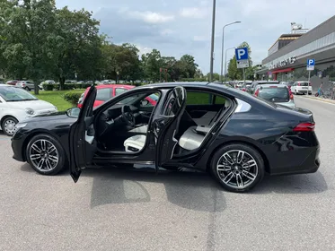 Mailand Transfer von der Stadt nach LUGANO (CH) (Geschäftslimousine)