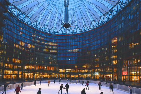 Berlin: Jazda na łyżwach w „Das Center” na Potsdamer PlatzBerlin: Ice Skating at "Das Center" at Potsdamer Platz