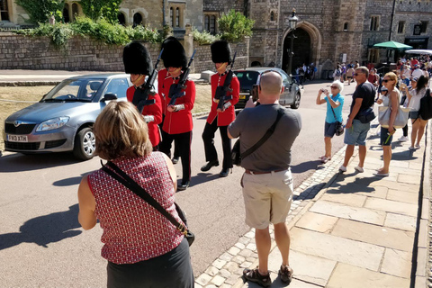 London: Royal Windsor & Runnymede Private Taxi Tour