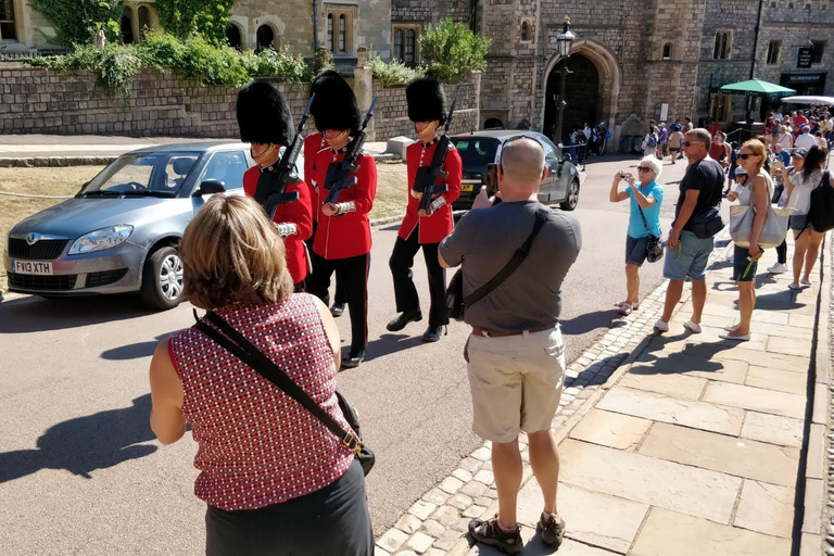 London: Royal Windsor & Runnymede Private Taxi Tour