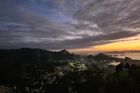 Rio de Janeiro: Morro Dois Irmãos Sunrise Hike Rio de Janeiro: Morro Dois Irmãos Sunrise Hike & Favela Tour