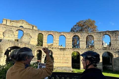 The Best of Bordeaux: E-Bike Tour with Pétanque & Appetizers