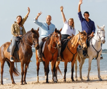 Beach Horseback Riding in GROUP + Photo Report - PDT