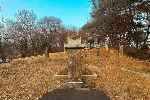 Goyang-si : randonnée sur le thème du cimetière coréen et du folkloreGoyang-si : cimetière coréen et randonnée folklorique