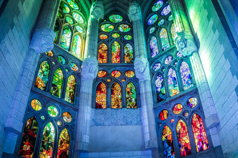 Barcelona: Sagrada Família Skip the Line Tour &amp; InträdesbiljettGuidad tur på franska