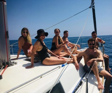 Barcelona: Sailing Tour with Tapas, Drinks and Swim Stop