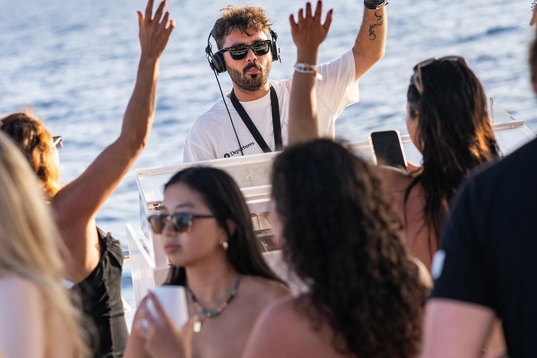 Ibiza: Half Day Pass at Ibiza Boat Club with Brunch & Drinks Bottomless Brunch Boat Party: General Admission