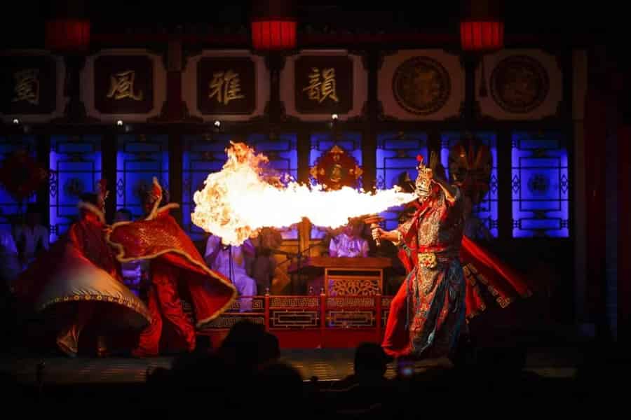Chengdu-Oper: Shufeng-Yayun-Show & Maskenwechsel-Tricks. Foto: GetYourGuide Chengdu-Oper: Shufeng-Yayun-Show & Maskenwechsel-Tricks. Foto: GetYourGuide