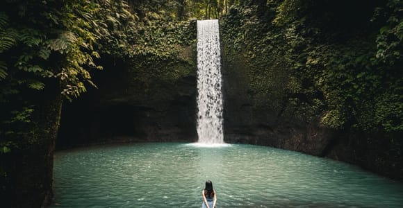 Ubud: Rice Terrace & Tirta Empul Temple Tour with Waterfall