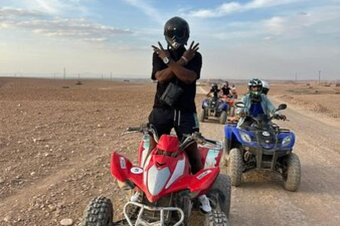 Marrakech: Quad nel deserto di Agafay con cena-spettacolo