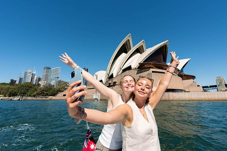 Sydney: Secrets Cruise with Lunch at Famous Yacht Club Sydney: Secret Beaches Harbor Cruise with Local Guide