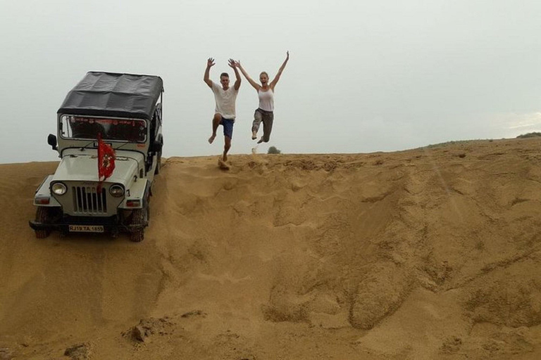 En oförglömlig kamel- och jeepsafari, måltid i Osian Villlage