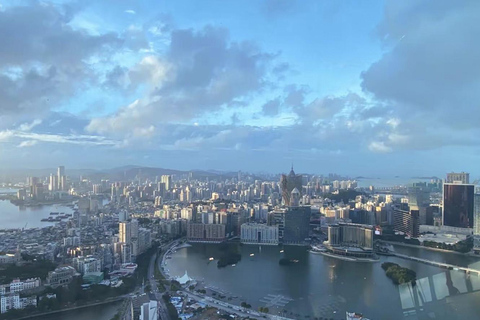 Macau Tower Sky Buffet & Observation Deck Ticket Buffet dinner（18:30-22:00）& sightseeing floor ticket
