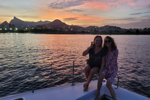Rio de Janeiro: Private Catamaran Cruise with BBQ & Open Bar