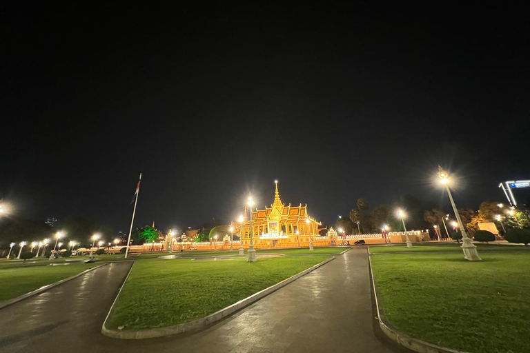 Phnom Penh: Hidden Gems Walking Tour with Local Guide
