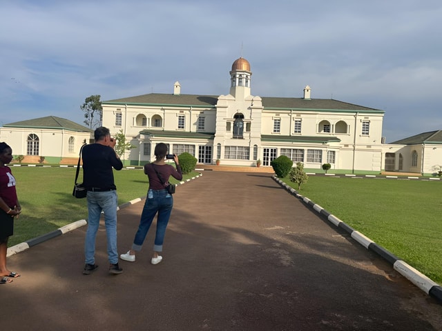 Kampala: Bahai Temple, Gadaffi Mosque, Kasubi Tombs, Palace