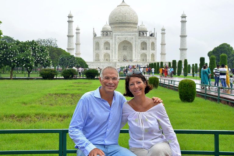 De Délhi: Excursão de 2 dias a Agra e Fatehpur Sikri com tremAcomodação em hotel 5 estrelas